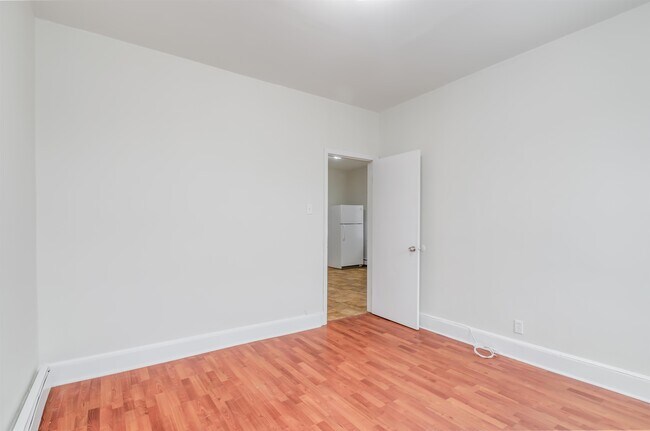 Building Photo - 121 W 19th St