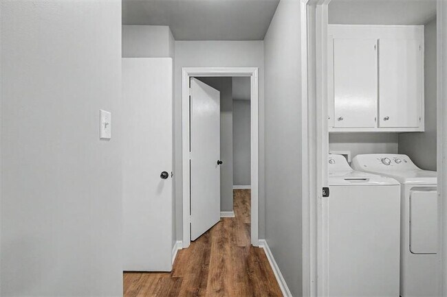 Building Photo - 2430 Coosawattee Dr NE