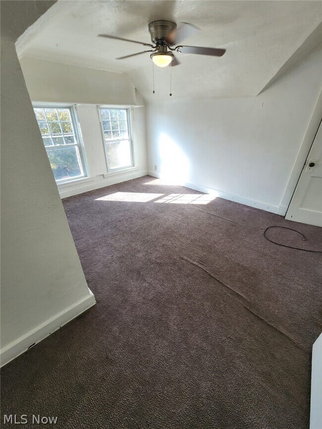 Building Photo - 2859 Avondale Ave
