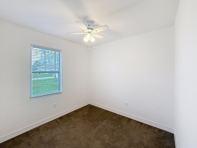 Building Photo - Welcome home to this gorgeous 4-bedroom, 2-bath home!