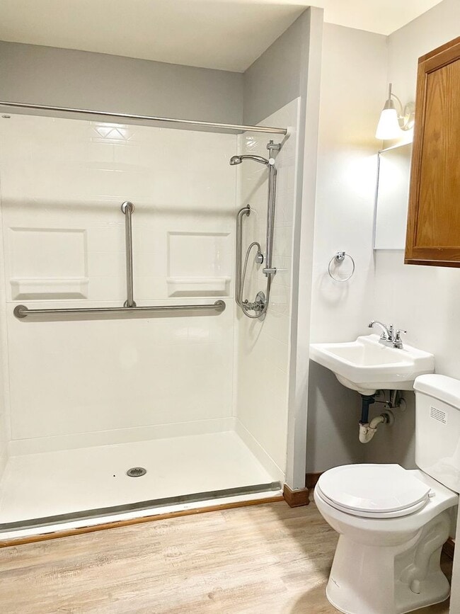 Building Photo - HUGE 3 Bed/2 Bath Home with your own private workshop + oversized garage