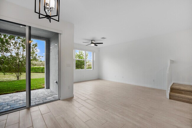 Building Photo - 8554 Via Mar Rosso