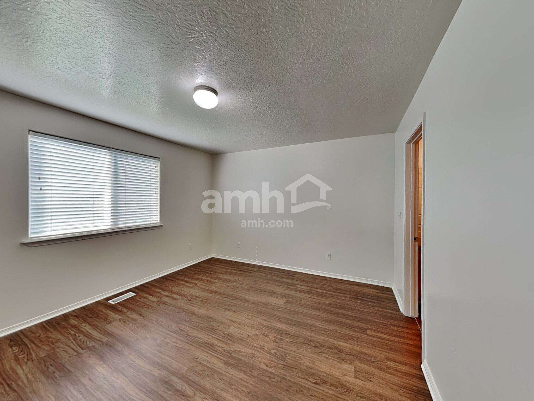 Building Photo - 3261 N Maplestone Ave