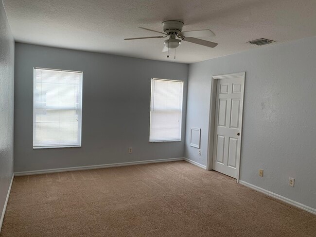 Building Photo - 2155 SE Bell Isle Dr
