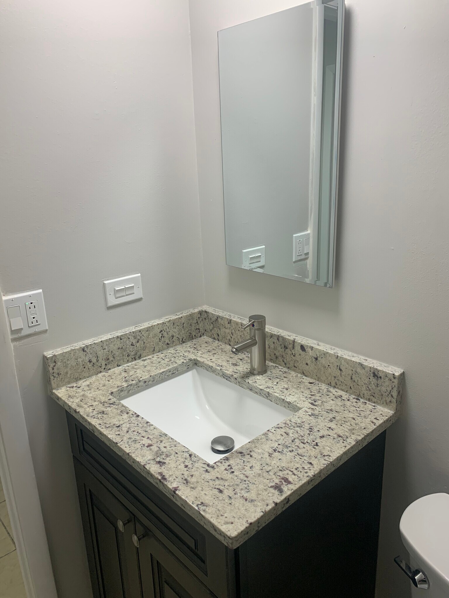 Building Photo - 1703 W Victoria Dr