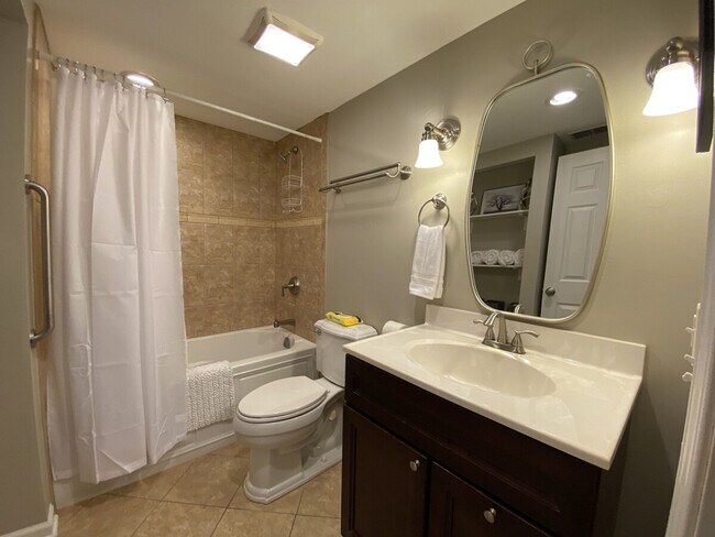 Building Photo - 2618 N Fremont St