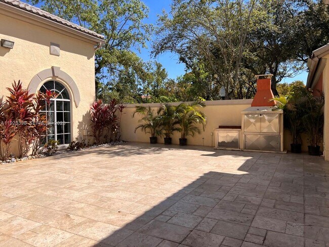 Building Photo - 8290 Lake Dr