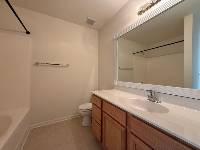 Building Photo - 5994 Fox Point Cir