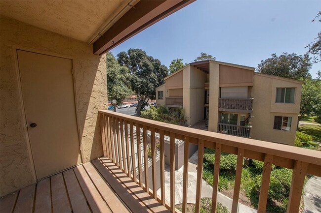 Building Photo - Mission Valley-Beautifully Updated Condo-N...