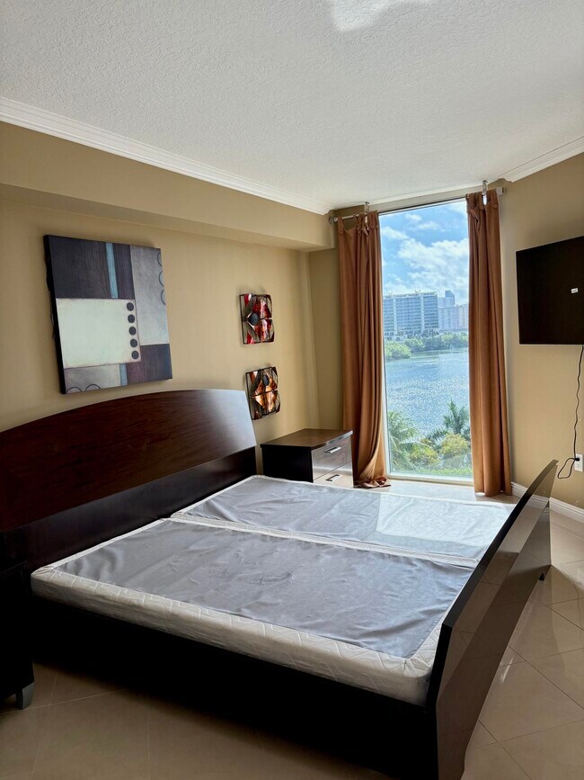 Building Photo - 3370 Hidden Bay Dr