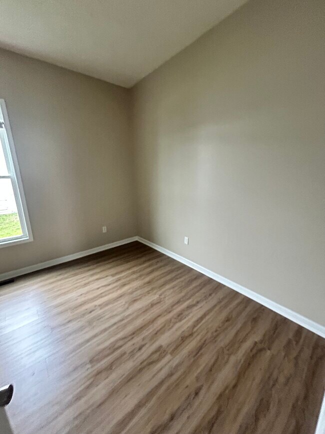 Building Photo - 908 Garfield Ave