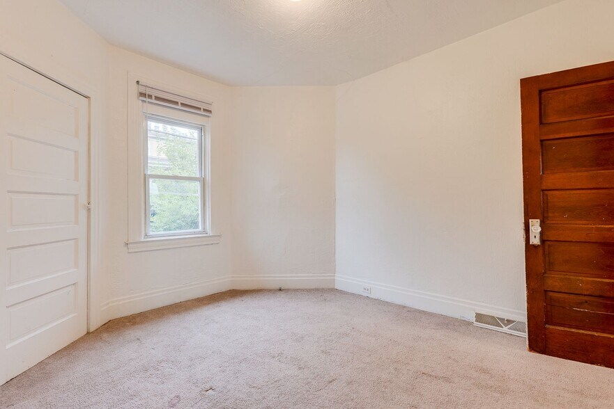 Building Photo - 405 Edgemont St