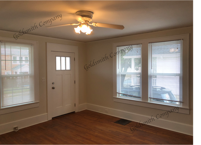 Building Photo - "2-Bed Duplex near Greenville's Downtown –...