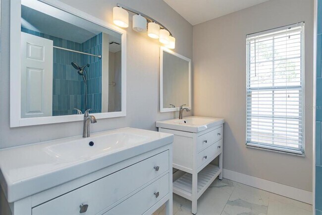 Building Photo - 836 Garden Glen Loop