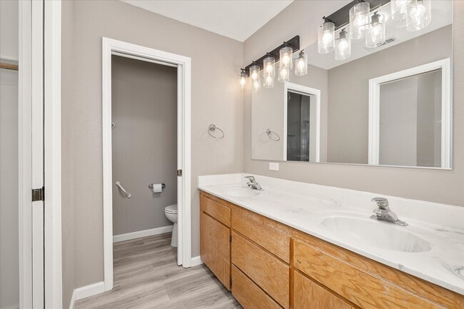 Building Photo - 44459 Lookout Ct