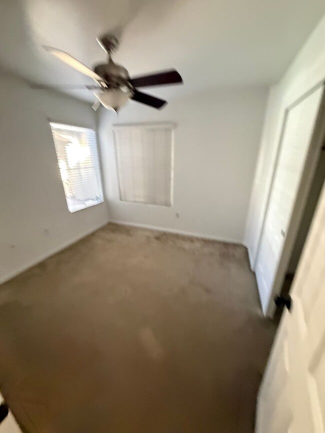 Building Photo - Spacious 4 bed 2 Bath in Desirable NW Bakersfield