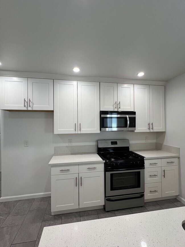 Kitchen, with stove and build-in microwave. - 319 Mariposa Ave