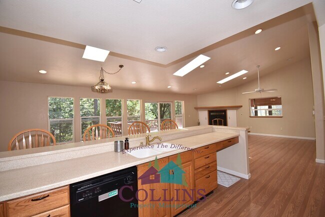Building Photo - 12437 Silk Tassle Cir