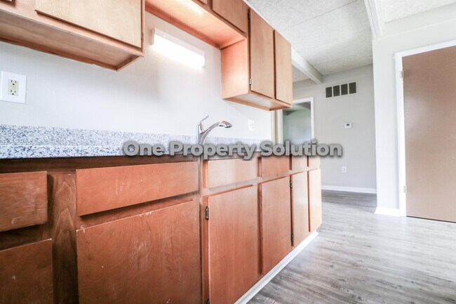 Building Photo - 1309 Logan St