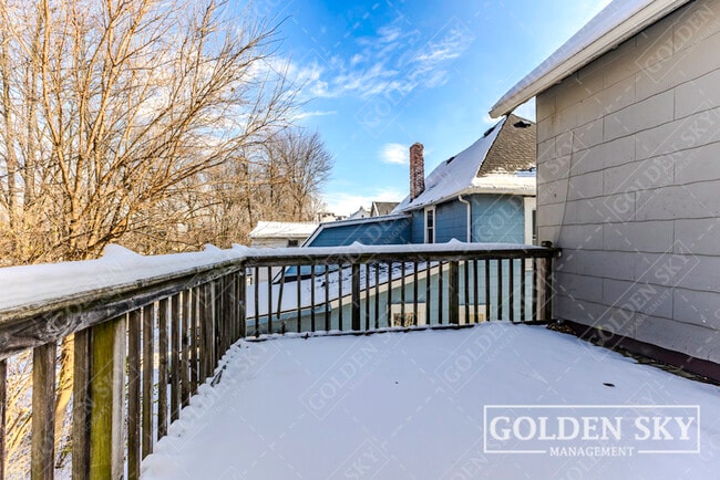 Building Photo - 900 1/2 West Main Street - NA