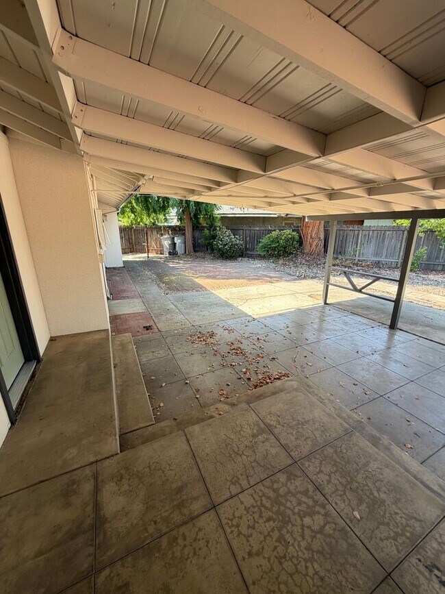 Building Photo - Remodeled home