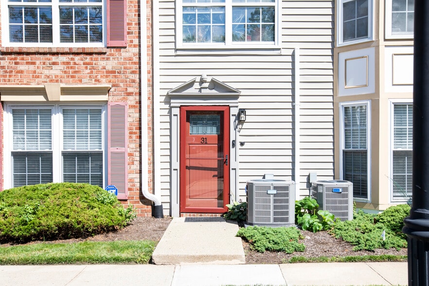 Unit Exterior - 31 Howard Ct
