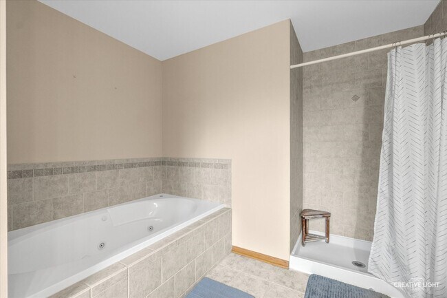 Building Photo - 610 High Grove Dr