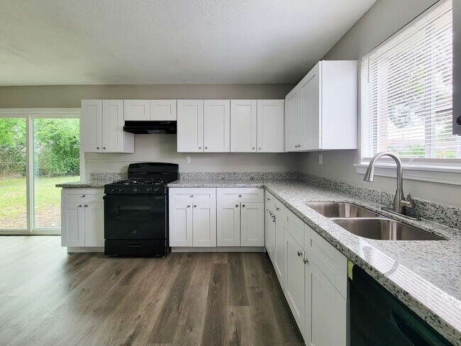 Building Photo - REMODELED 3 BEDROOM LEASE HOME WITH ALL THE UPGRADES THROUGHOUT. COME TAKE A LOOK AT THIS