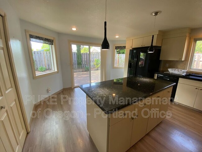 Building Photo - 15779 SW 87th Ave