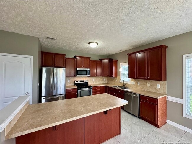 Building Photo - 250 Bayleaf Dr