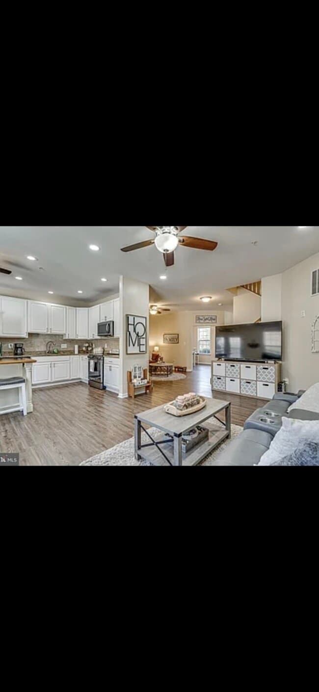 Building Photo - 132 Tall Grass Ln