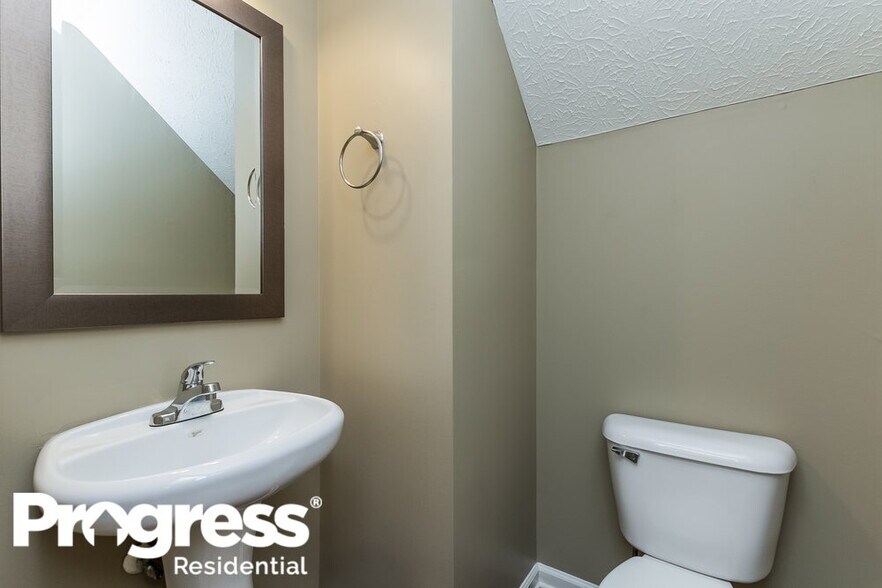 Building Photo - 217 Osmanthus Way