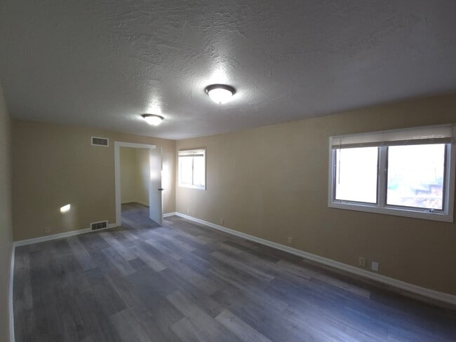 Building Photo - 508 S Main St