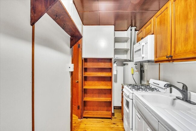 Building Photo - 1 bedroom off of Ferguson