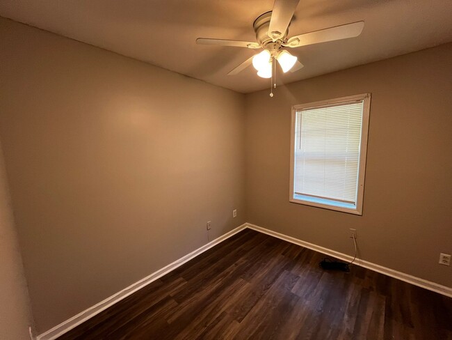 Building Photo - 5615 Buxton Dr