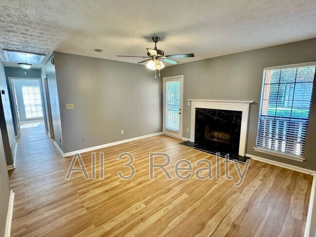 Building Photo - 728 E Gardendale Dr