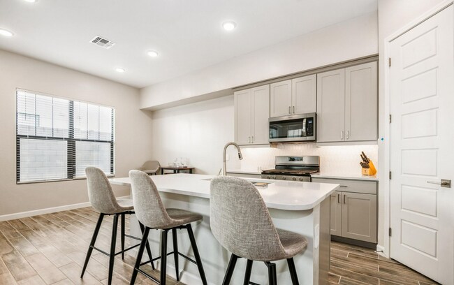 Building Photo - 4826 E Helena Dr