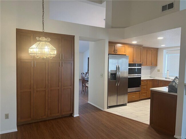 Building Photo - 24716 Laurelcrest Ln