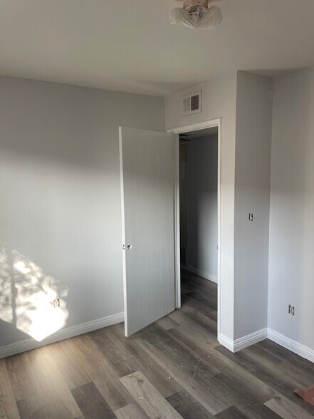 Building Photo - 17011 Pinehurst Ln