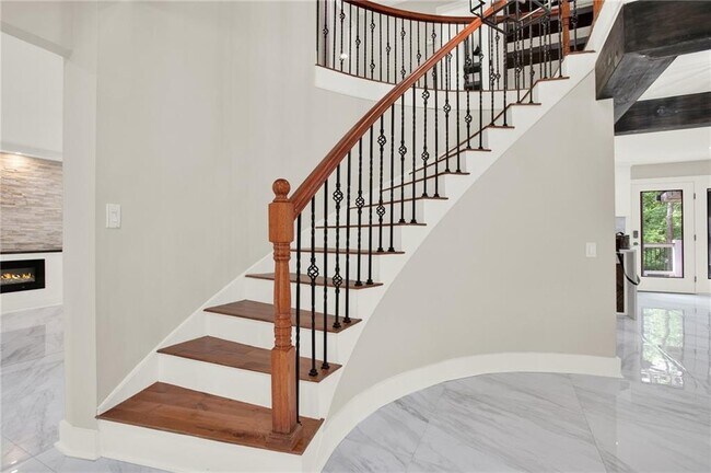 Building Photo - 3270 Brookview Dr