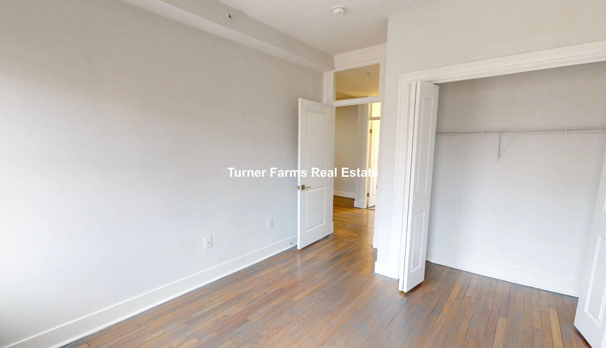 Building Photo - 211 Park Dr