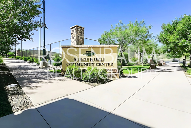 Building Photo - Beautiful 3-bedrooms, 2.5-baths home in th...