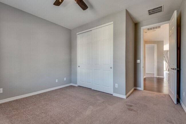 Building Photo - Stunning Summerlin Rental on Private Cul-d...