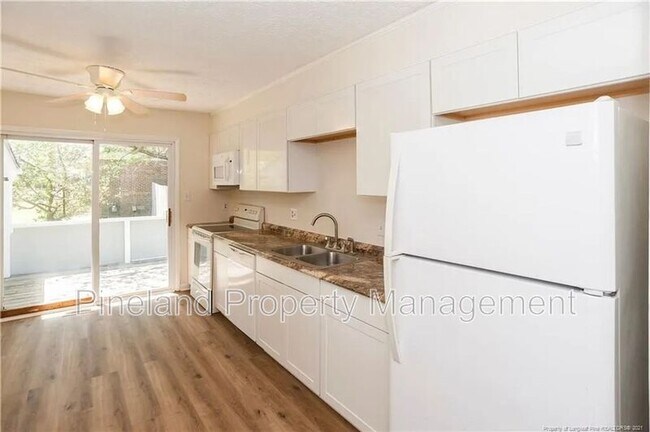 Building Photo - 2012 Lakemeadow Dr