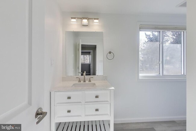 Building Photo - 18948 Quail Valley Blvd