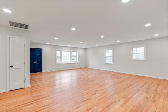 Building Photo - 2910 Fendall Ave