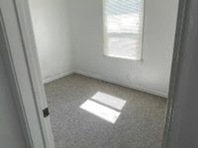 Building Photo - Carlson Duplex
