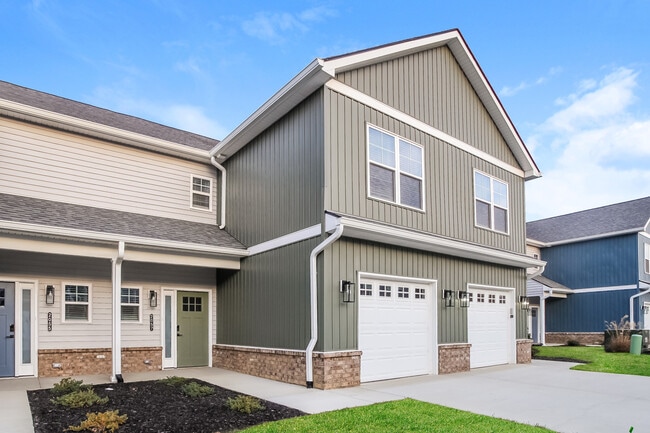 Building Photo - 2057 N Sarah Dr