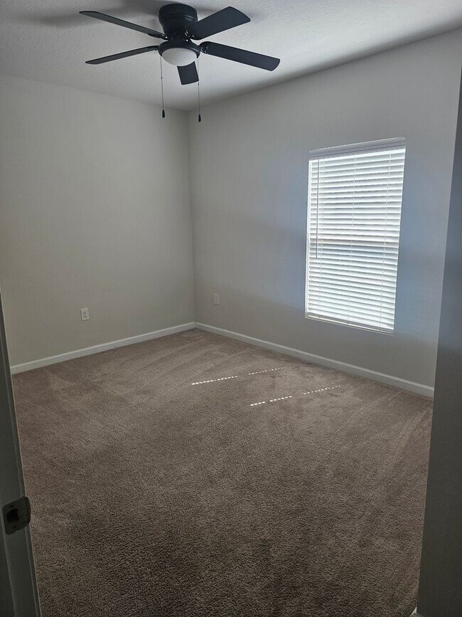 Building Photo - 3 bed 2 bath single family home