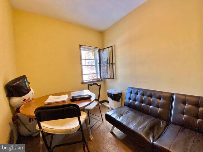 Building Photo - 1435 W Norris St